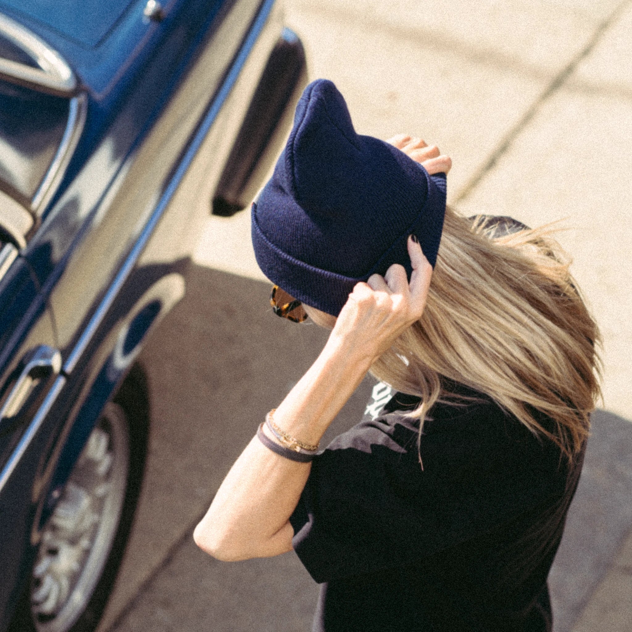 Gorro LeRoy azul marino oscuro con puños