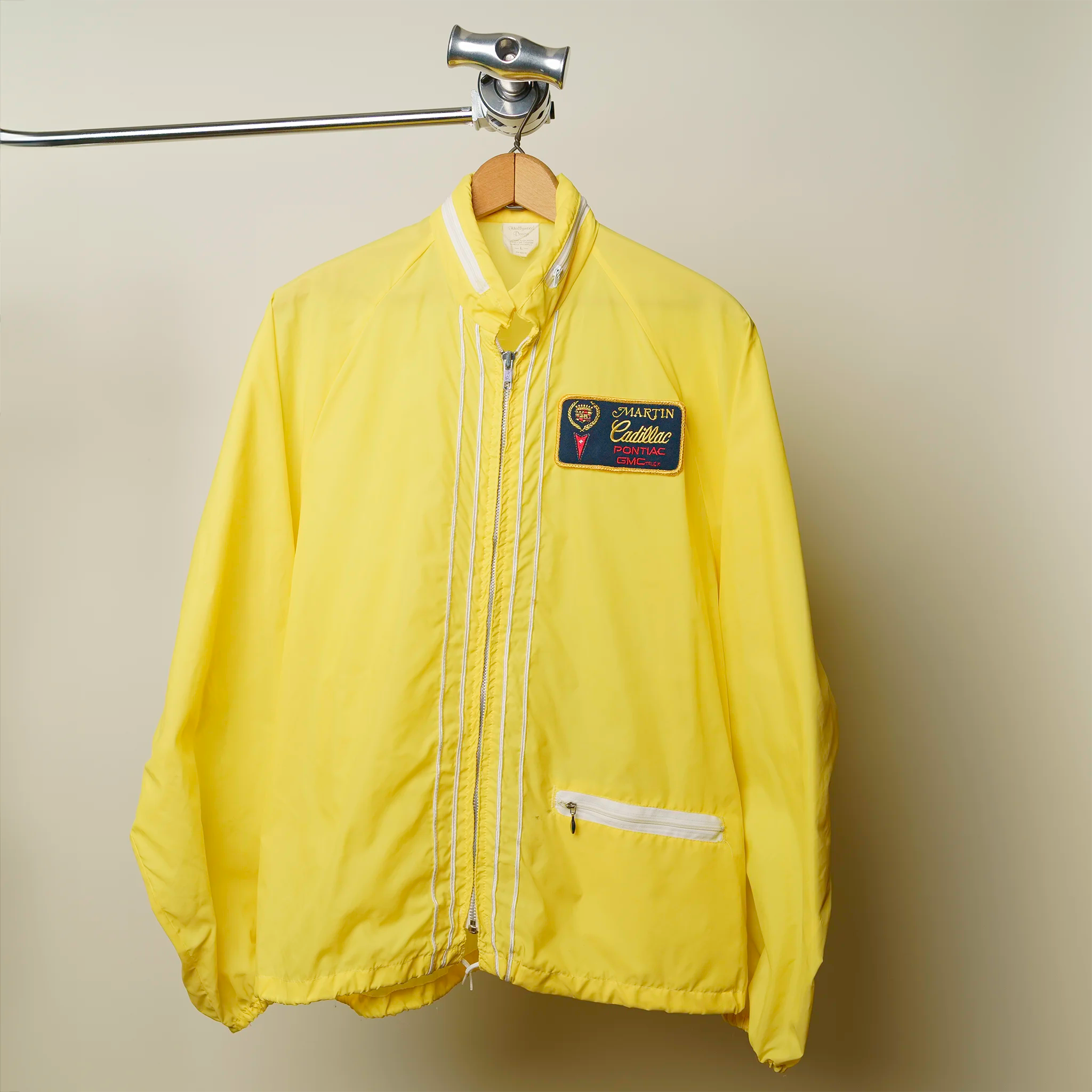 Large 1980s Yellow Martin Cadillac Windbreaker Lofficinadileroy